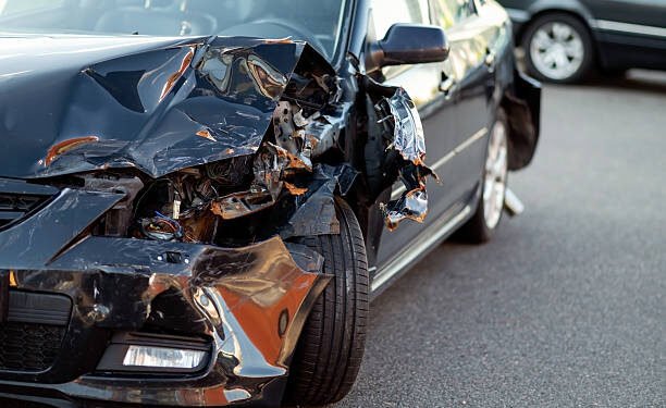 రోడ్డు ప్రమాదం: అదుపుతప్పిన కారు పల్టీలు కొట్టి నలుగురు యువకులు మరణం.