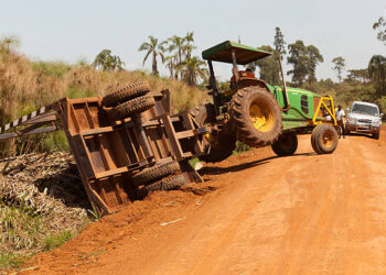 ట్రాక్టర్‌ను ఢీకొన్న ట్రావెల్స్‌ బస్సు ప్రమాదం