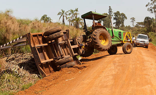 ట్రాక్టర్‌ను ఢీకొన్న ట్రావెల్స్‌ బస్సు ప్రమాదం