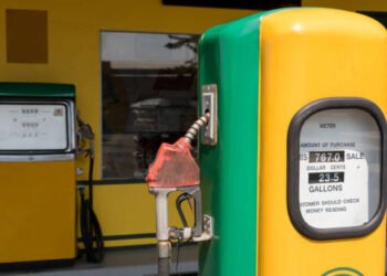 పెట్రోలు అమ్మకాలలో పండగ ఉత్సాహం వెల్లివిరిసింది