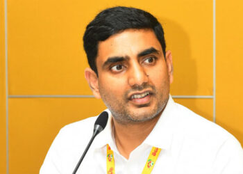 4 గంటల్లోనే 4,000 ఫిర్యాదులు.. మంత్రి లోకేశ్‌ ప్రజాదర్బార్‌కు వేలాదిగా చేరుకున్న బాధితులు.