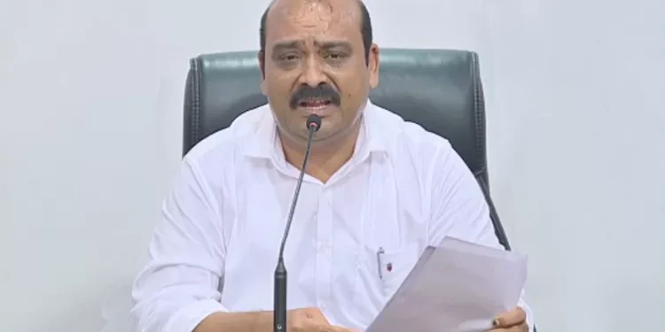 జగన్‌ పర్యటన సందర్భంగా నిబంధనలు ఉల్లంఘించిన కేసులో వైఎస్ఆర్‌సీపీ మాజీ ఎమ్మెల్యే మరియు నేతలపై కేసు నమోదు.