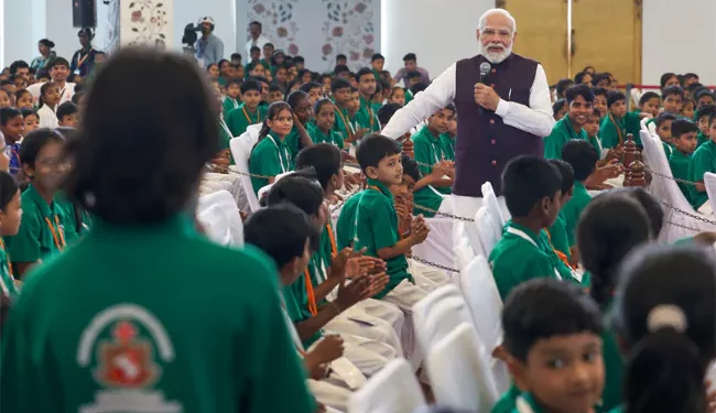 ప్రధాని మోదీ శ్రీ సత్యసాయి సంజీవని ఆస్పత్రిని సందర్శించారు