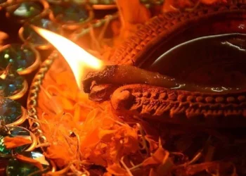 గోదావరి గట్టుపై జ్వలించిన అఖండ దీపం.