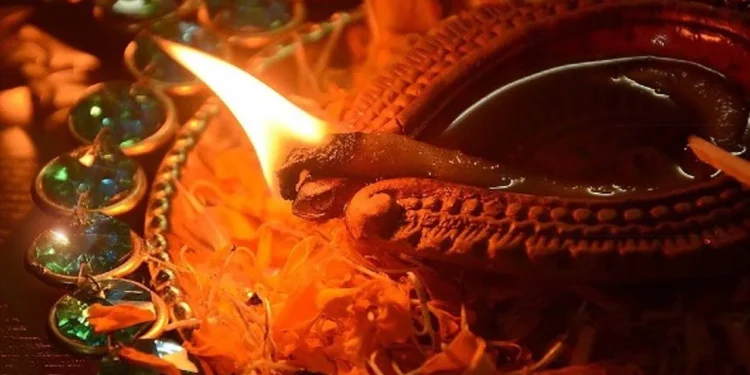 గోదావరి గట్టుపై జ్వలించిన అఖండ దీపం.