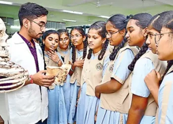 పాఠం నేర్చుకోవడం… ప్రత్యక్షంగా చూడటం.