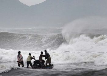 తుపాను హెచ్చరిక: ఏపీపై మళ్లీ ముప్పు.. ఈ నెల 22న బంగాళాఖాతంలో అల్పపీడనం ఏర్పడనుంది.