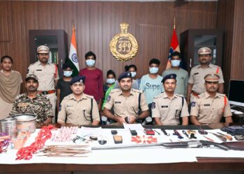 న్యూ ఆటోనగర్‌లో పోలీస్, అక్టోపస్ దాడులు: మావోయిస్టులపై చర్య