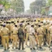 పోలీసులను తోసివేసి బారికేడ్లను తొలగించారు.