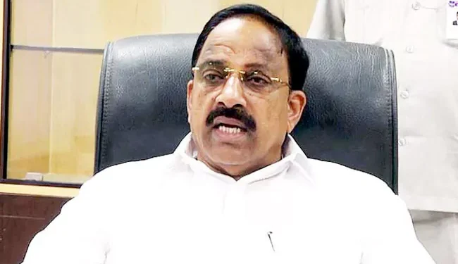 తుమ్మల ఆగ్రహం: సమయపాలన పాటించని సిబ్బందిపై చర్యల హెచ్చరిక