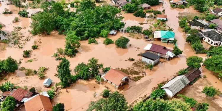 వియత్నాంలో భారీ వరదలు.. 16 మంది మృతి