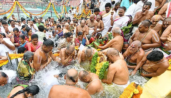 తిరుమల: శాస్త్రోక్త పద్ధతిలో నిర్వహించిన చక్రస్నాన మహోత్సవం