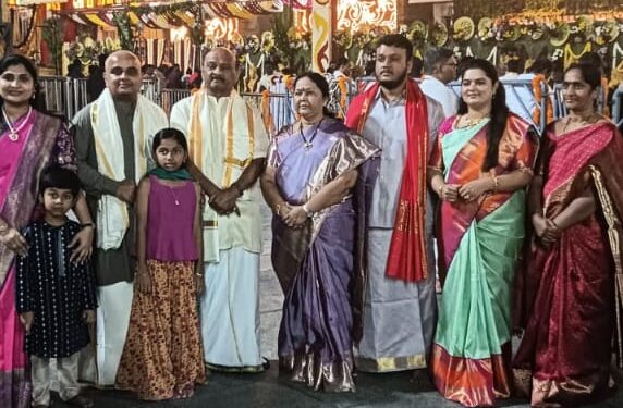 వైకుంఠ ఏకాదశి నాడు శ్రీవారి సేవలో గౌరవ స్పీకర్ అయ్యన్నపాత్రుడు గారి కుటుంబ సభ్యులు