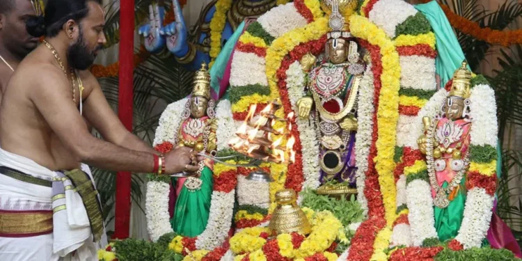 మంగళగిరిలో వైభవంగా వైకుంఠ ద్వార దర్శనం!