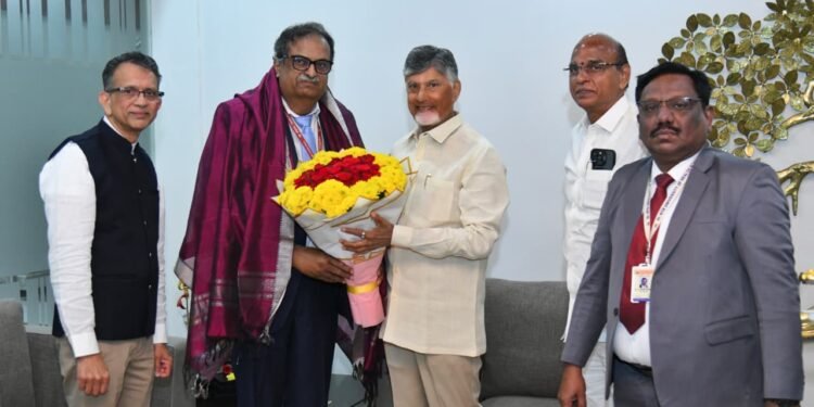 ఎన్‌ఎంసీ చైర్మన్ డా. అభిజత్ సేత్‌తో సీఎం చంద్రబాబు స్నేహపూర్వక భేటీ