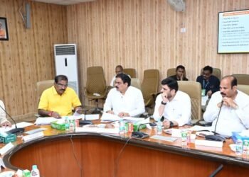 పోలవరం ప్రాజెక్టు పనులపై సీఎం చంద్రబాబు కీలక సమీక్ష: గడువులోగా పూర్తి చేయాలని ఆదేశం