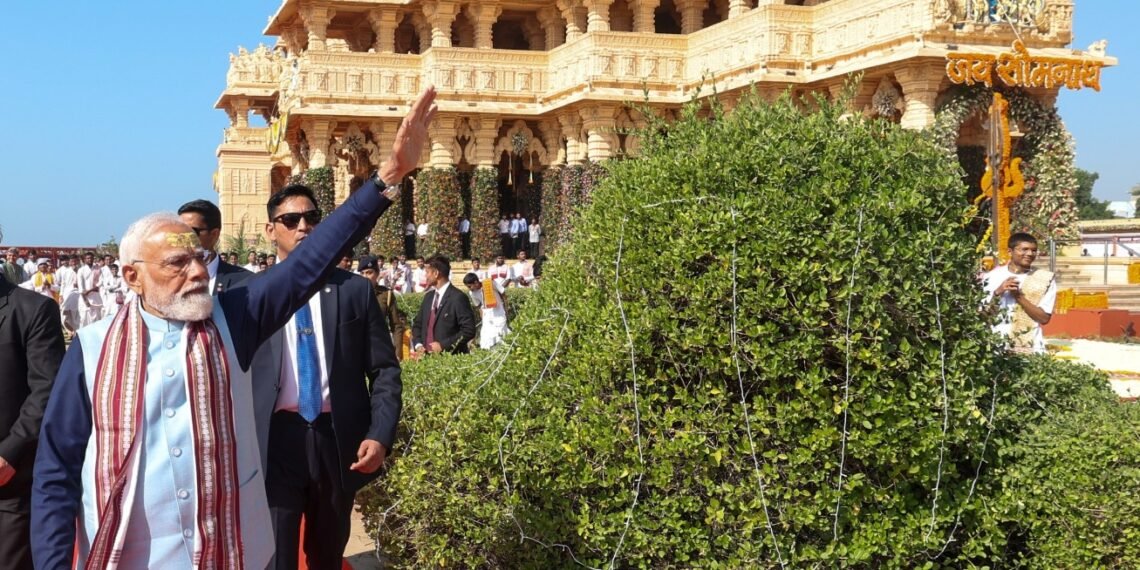 ప్రధాని మోదీ సోమనాథ్‌లో మహాశివుడికి ప్రత్యేక పూజలు చేసి, ఉత్సాహంగా డ్రమ్ములు వాయించారు