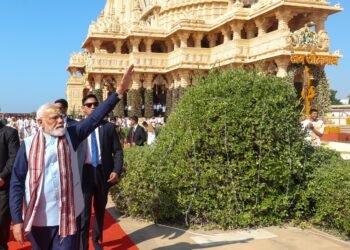 ప్రధాని మోదీ సోమనాథ్‌లో మహాశివుడికి ప్రత్యేక పూజలు చేసి, ఉత్సాహంగా డ్రమ్ములు వాయించారు