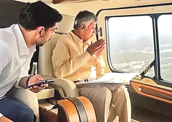 పండుగ ప్రయాణంలోనూ అభివృద్ధి పై దృష్టి… హెలికాప్టర్‌ లో సూర్యలంకపై సీఎం సమీక్ష