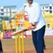 మంగళగిరిలో ‘యువగళం’ జోష్.. క్రికెట్ బ్యాట్ పట్టి సందడి చేసిన నారా లోకేష్! 8 మంగళగిరిలో ‘యువగళం’ జోష్.. క్రికెట్ బ్యాట్ పట్టి సందడి చేసిన నారా లోకేష్!