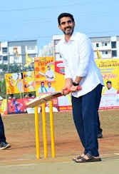 మంగళగిరిలో ‘యువగళం’ జోష్.. క్రికెట్ బ్యాట్ పట్టి సందడి చేసిన నారా లోకేష్!