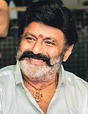 ఎన్‌టీఆర్ 30వ వర్ధంతికి చిన్నారుల ముఖాల్లో చిరునవ్వులు పూయించిన బాలకృష్ణ