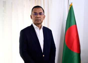 ఎన్నికల్లో ఘన విజయం..తారిఖ్ రెహమాన్ ప్రమాణస్వీకారం