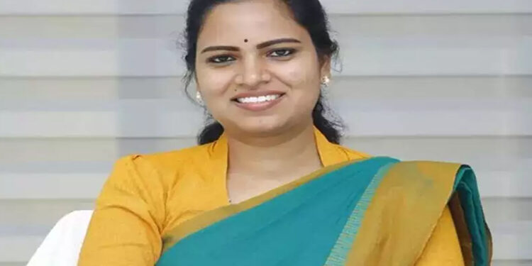 వైకాపా నేత, మాజీ మంత్రి విడదల రజనిపై కేసు నమోదు