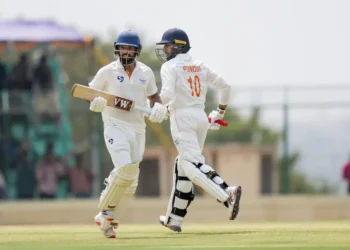 584 పరుగుల పర్వత లక్ష్యం.. కర్ణాటకకు కఠిన సవాల్