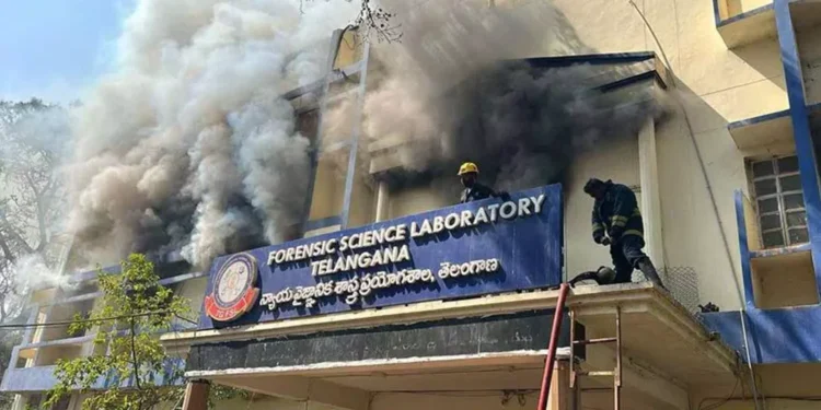 కంప్యూటర్ ల్యాబ్‌లో మంటలు.. దట్టమైన పొగలతో నాంపల్లి ఫోరెన్సిక్ ల్యాబ్