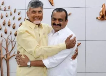 ముఖ్యమంత్రి చంద్రబాబును కలిసిన సినీ నిర్మాత బండ్ల గణేష్
