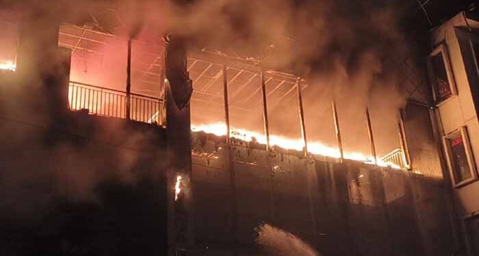 జూబ్లీహిల్స్‌లో భారీ అగ్నిప్రమాదం… మెట్రో సమీపంలో కలకలం