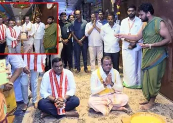 విజయవాడ దుర్గమ్మను దర్శించుకున్న తెలంగాణ మంత్రి కోమటిరెడ్డి