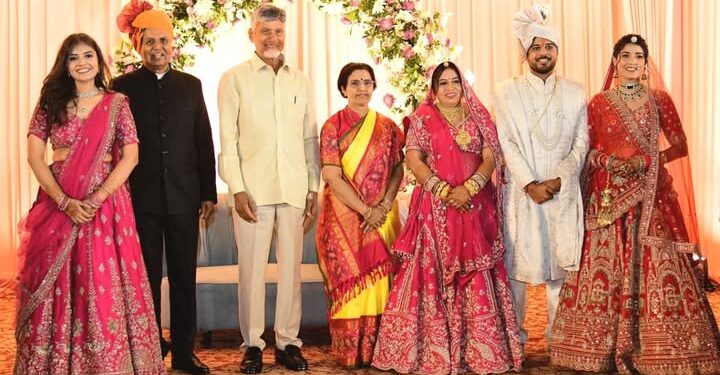 జైపూర్‌ వృందావన్‌లో ఐఏఎస్‌ వికాస్‌ మర్మత్‌ పెళ్లికి సీఎం ఆశీర్వాదం