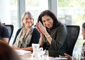 ప్రపంచ టెక్ దిగ్గజాల పగ్గాలు భారతీయుల చేతుల్లోనే: మెక్రాన్ ప్రశంసలు