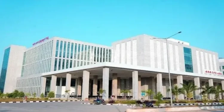 మంగళగిరి ఎయిమ్స్‌ స్నాతకోత్సవం ఘనంగా.. యువ వైద్యులకు మంత్రి లోకేశ్ సందేశం