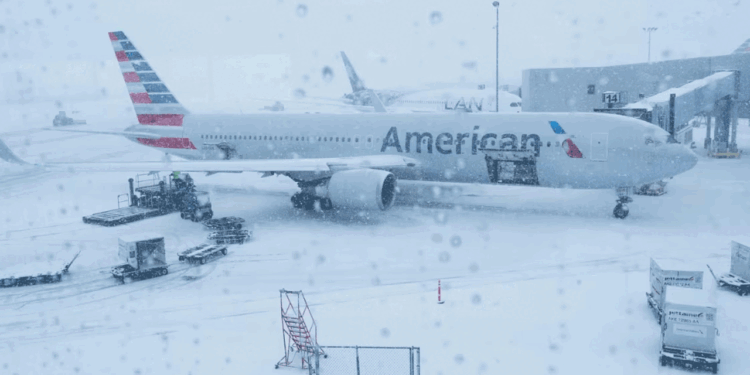 USA లో భారీ మంచు తుపాను.. వేలాది ఫ్లైట్లు రద్దు