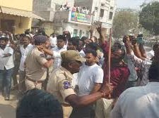 తొర్రూర్లో ఛైర్మన్ ఎన్నిక ఉద్రిక్తం.. రాజకీయ నేతల రాకతో ఉద్వేగం