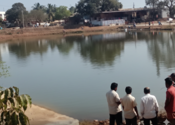 హత్య చేసి పుష్కరిణిలో పడేశారు… మృతదేహం ప్రభుత్వాసుపత్రిలో బంధువులు వచ్చి తీసుకెళ్లాలని పోలీసుల విజ్ఞప్తి