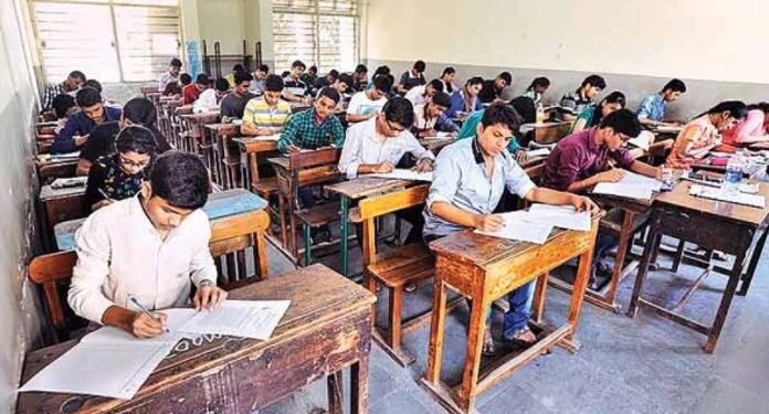 తెలంగాణలో ఇంటర్‌ ఎగ్జామ్స్‌ ప్రారంభం…పరీక్షల హడావిడి