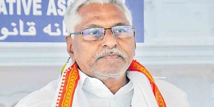 కిమ్స్లో మాజీ మంత్రి చికిత్స… పార్టీ వర్గాల్లో ఆందోళన