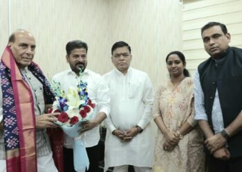 గాంధీ సరోవర్ శంకుస్థాపనకు రాజ్నాథ్ను ఆహ్వానించిన సీఎం రేవంత్రెడ్డి