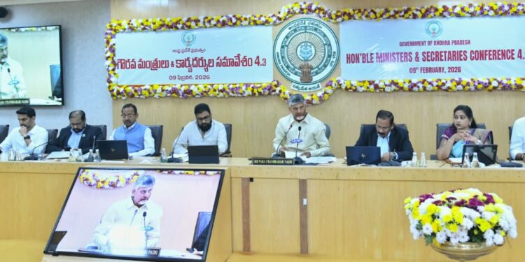 మంత్రులు, కార్యదర్శుల సమావేశంలో సీఎం చంద్రబాబు కీలక వ్యాఖ్యలు