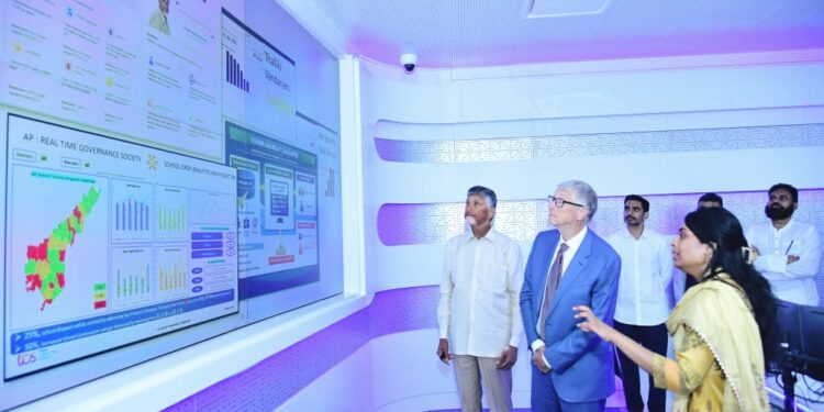 సచివాలయంలో ఆర్టీజీఎస్ కేంద్రాన్ని సందర్శించిన గేట్స్ ఫౌండేషన్ చైర్మన్ బిల్ గేట్స్