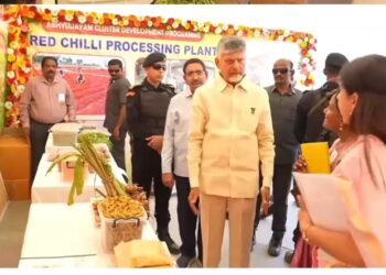 స్వచ్ఛ భారత్ మిషన్ గ్రామీణ్ స్టాళ్లను సందర్శించిన సీఎం