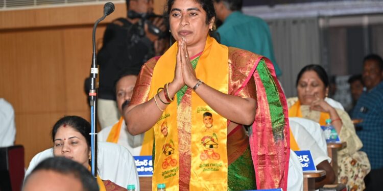 నెల్లూరు కార్పొరేషన్ మేయర్‌గా దేవరకొండ సుజాత