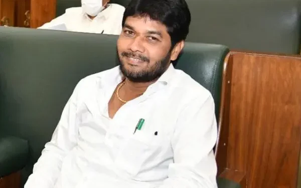 డ్రైవర్‌ హత్య కేసులో కొత్త మలుపు -అజ్ఞాతంలోకి ఎమ్మెల్సీ అనంతబాబు