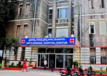 చికిత్స కోసం వచ్చి బాధతో వెళ్తున్న ప్రజలు… గుంటూరు జీజీహెచ్లో వాస్తవ పరిస్థితి