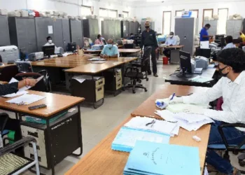 ఉద్యోగులకు డబుల్‌ సెక్యూరిటీ… బీమా + హెల్త్‌ కార్డు