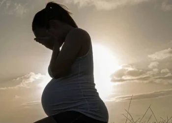 గర్భిణిని ఢీకొట్టిన బైక్.. కడుపులోనే ఏడు నెలల శిశువు మృతి